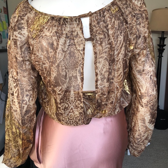 BCBGMAXAZRIA Gold Shoulder Wrap Top- CUTE!!! - Picture 4 of 13